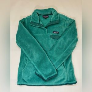 Green Patagonia pullover. Size small.